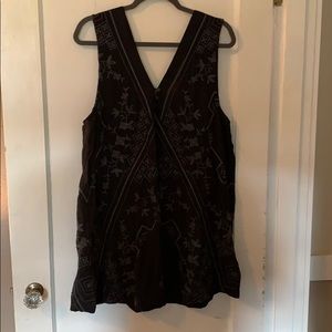 Black/ grey embroidered Free People tunic. XL